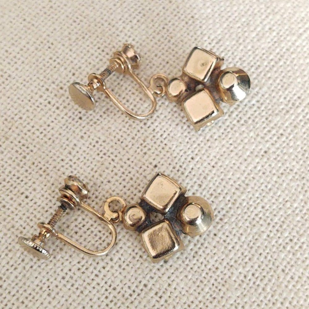Vintage screw back iridescent rhinestone earrings - Picture 7 of 13